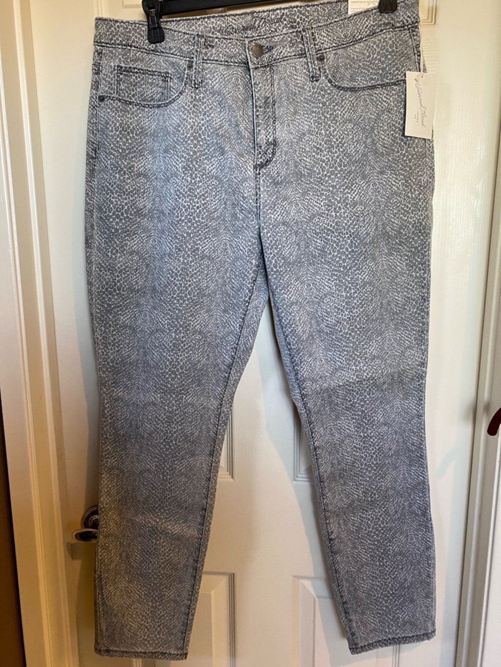 Universal Thread Light Gray Printed Skinny Jeans